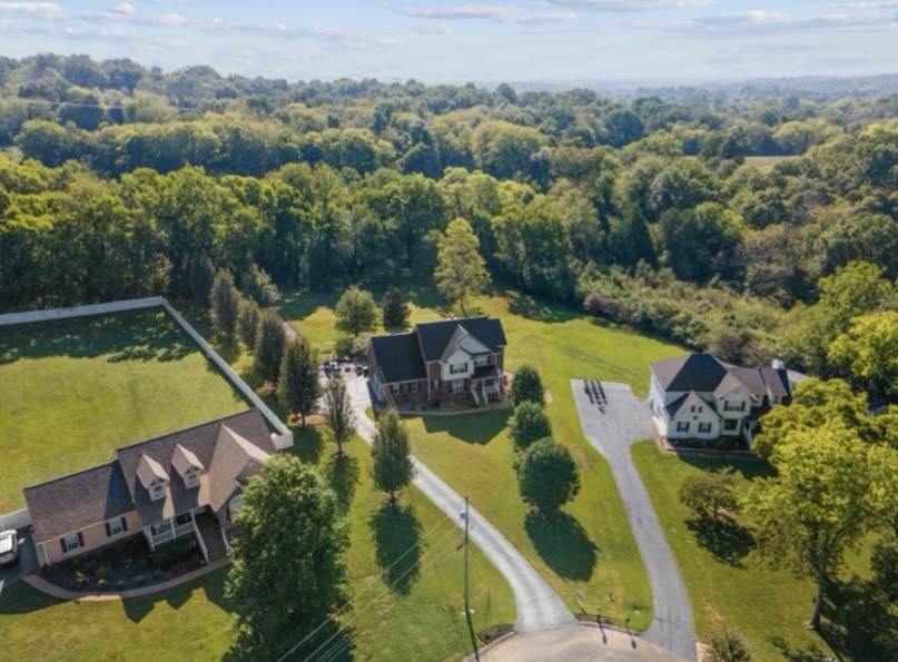 1109 Stonehenge Ct - Photo 1