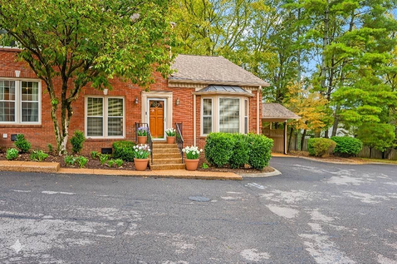 9 Sharonwood Dr - Photo 1