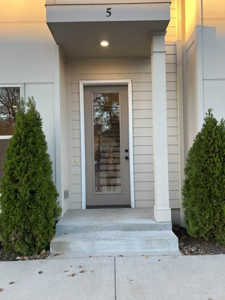 467 Morton Ave - Photo 1