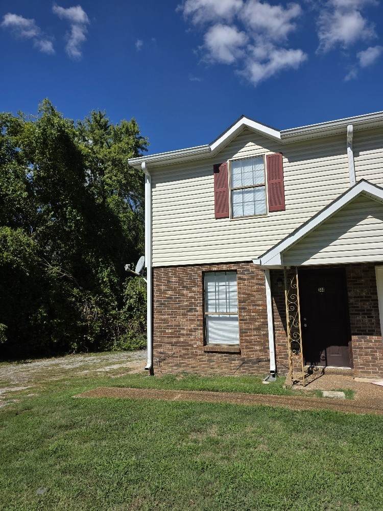 344 E Webster Ave - Photo 1