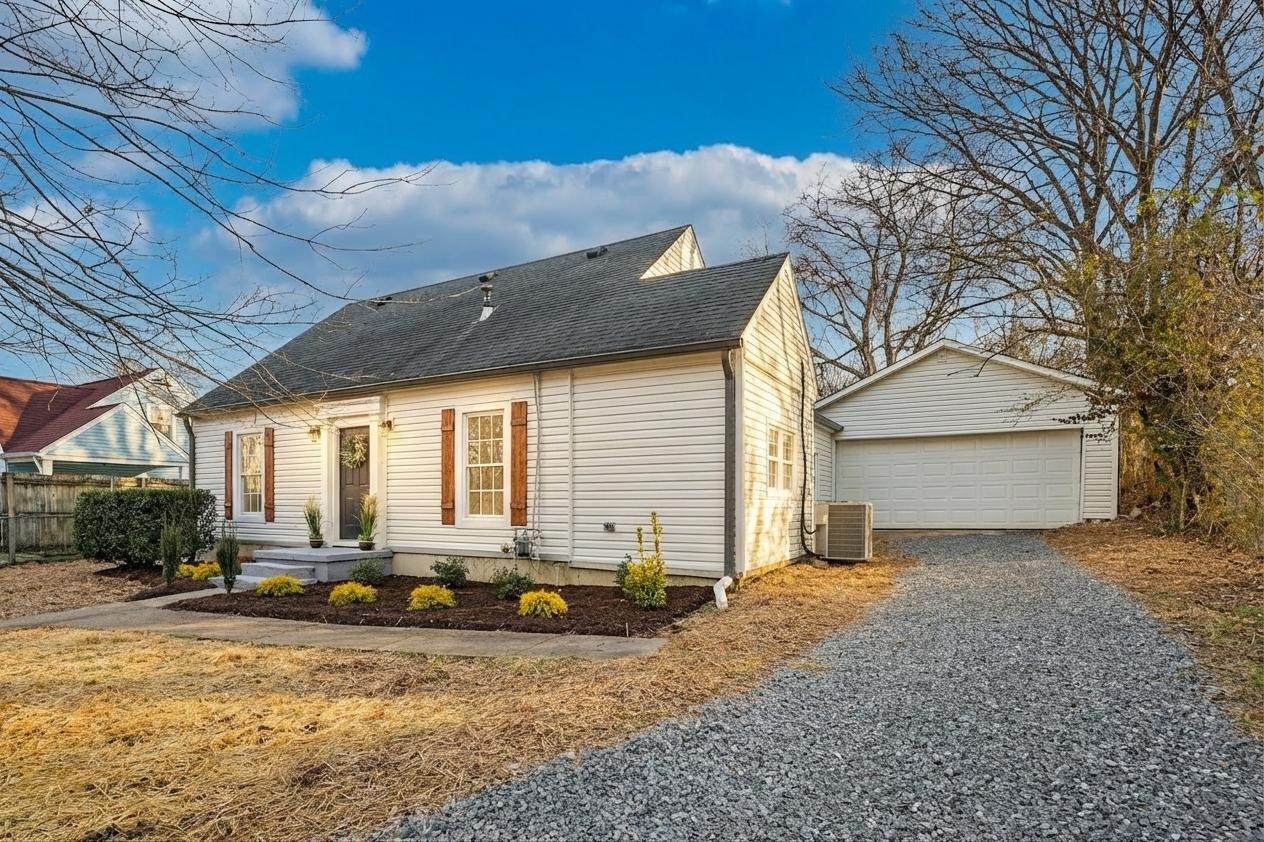 966 Greenwood Ct - Photo 1