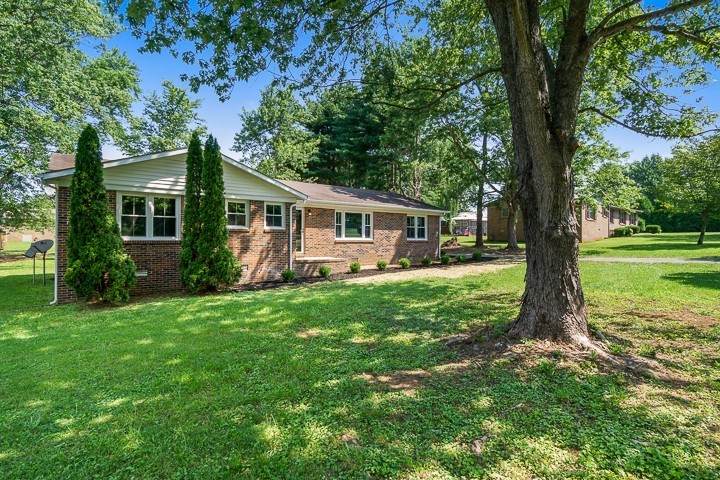 814 Chickasaw Trl - Photo 1