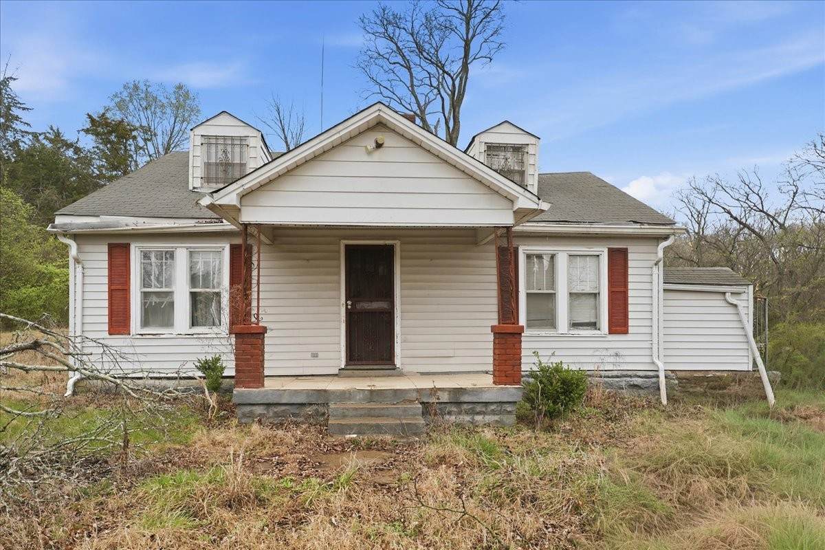 1219 S Dickerson Rd - Photo 1