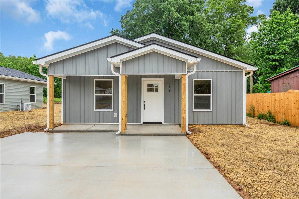 904 East Decherd Street - Photo 1