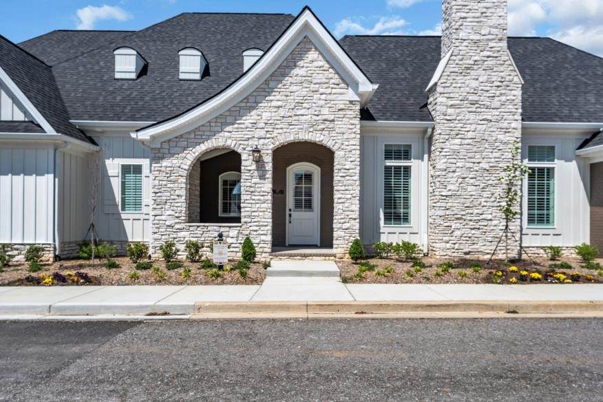 317 Flag Court - Photo 1