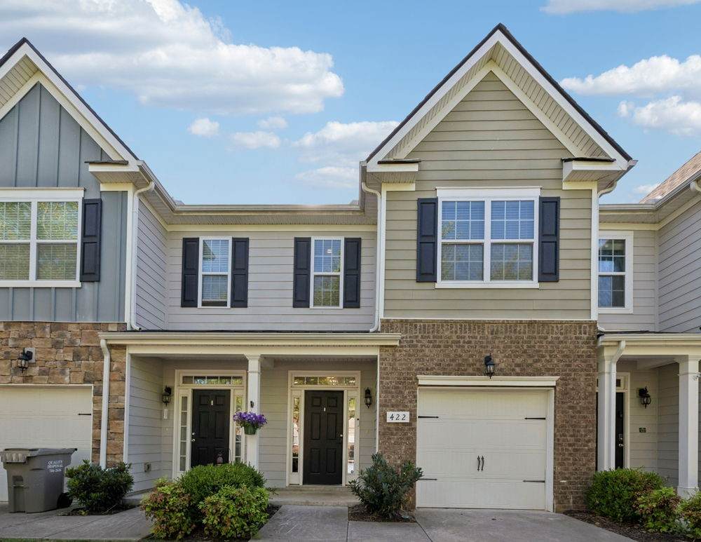 422 Manor Row - Photo 1