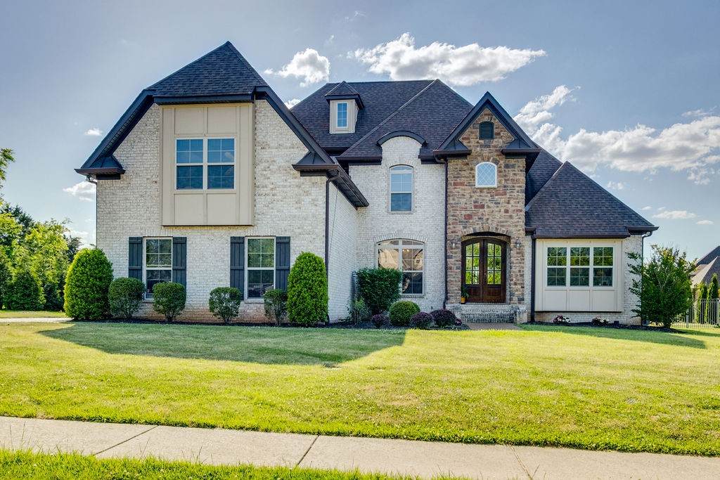 902 Larkspur Ln - Photo 1