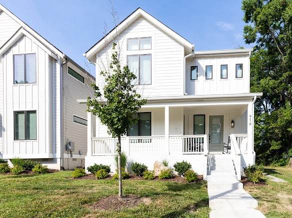 916 11th Ave - Photo 1