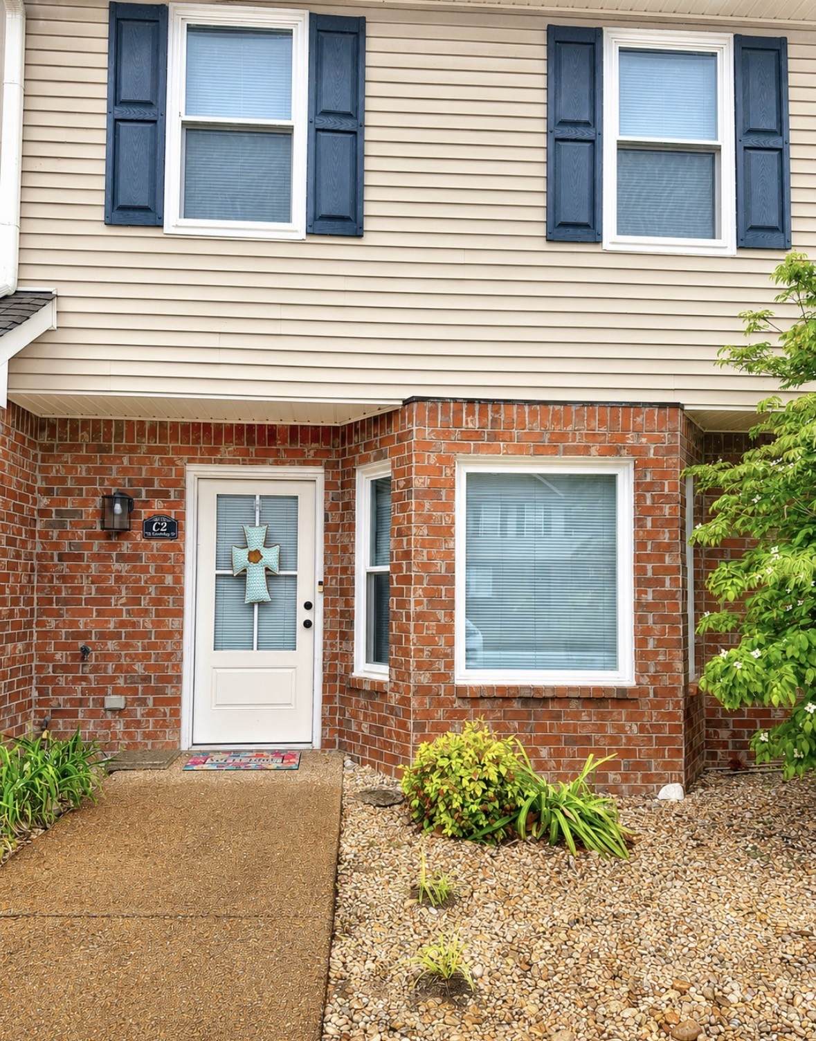138 Cambridge Dr - Photo 1