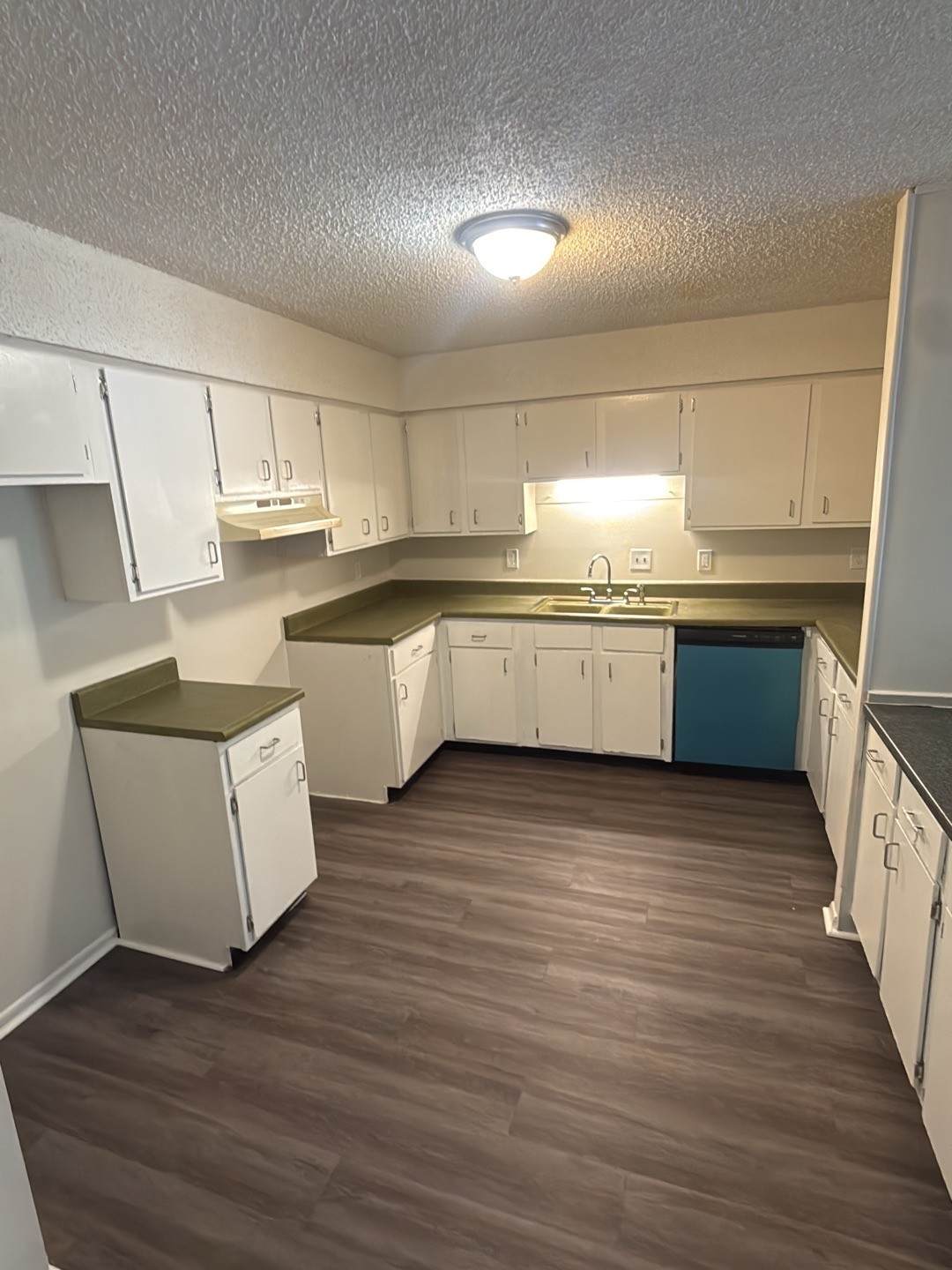 1083 Harold Dr - Photo 1