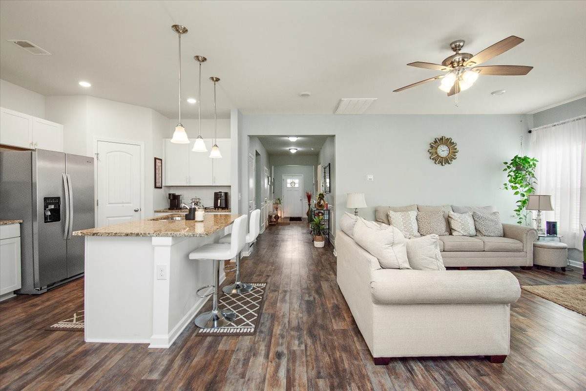 110 Daughters Ct - Photo 1