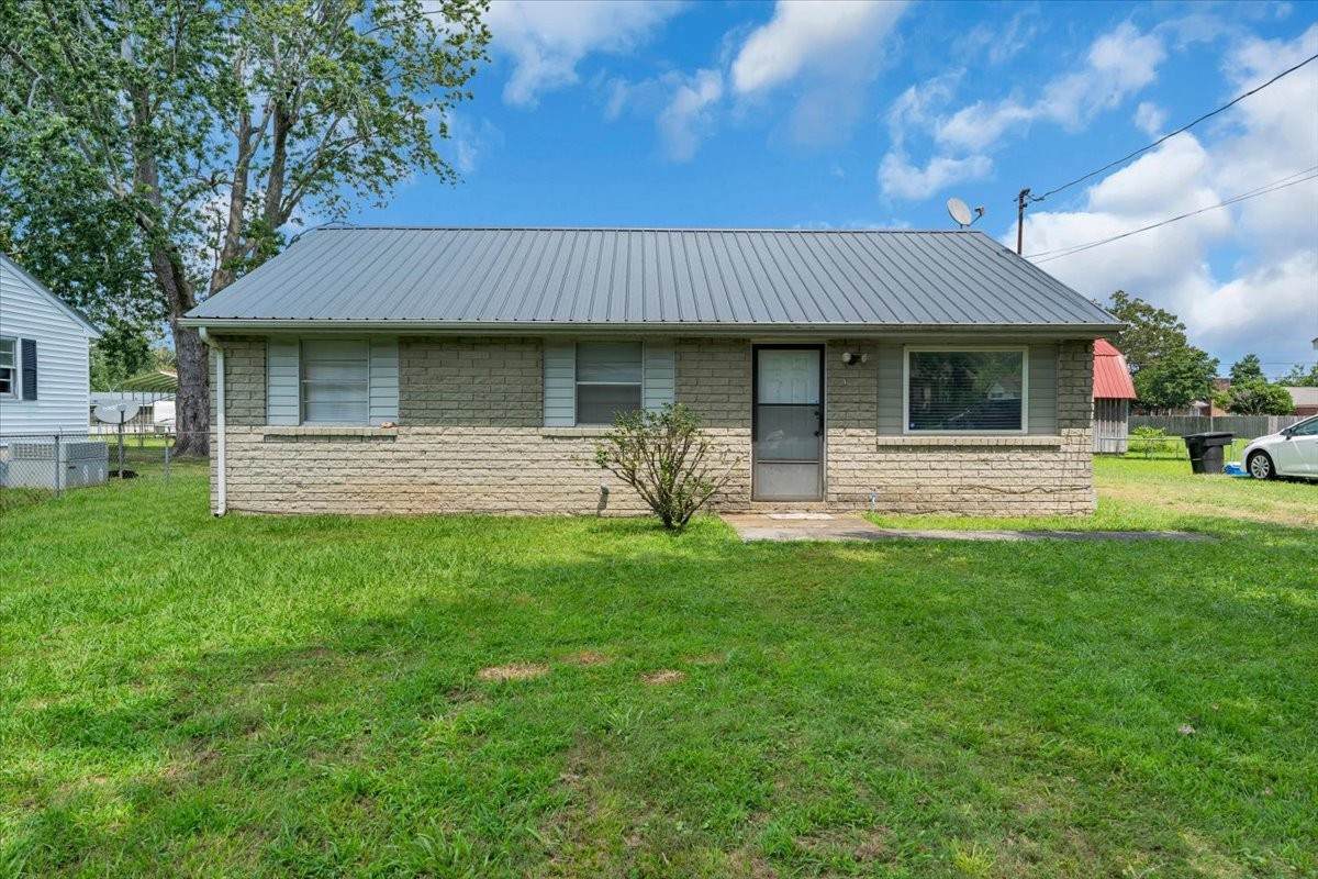 313 Helen St - Photo 1