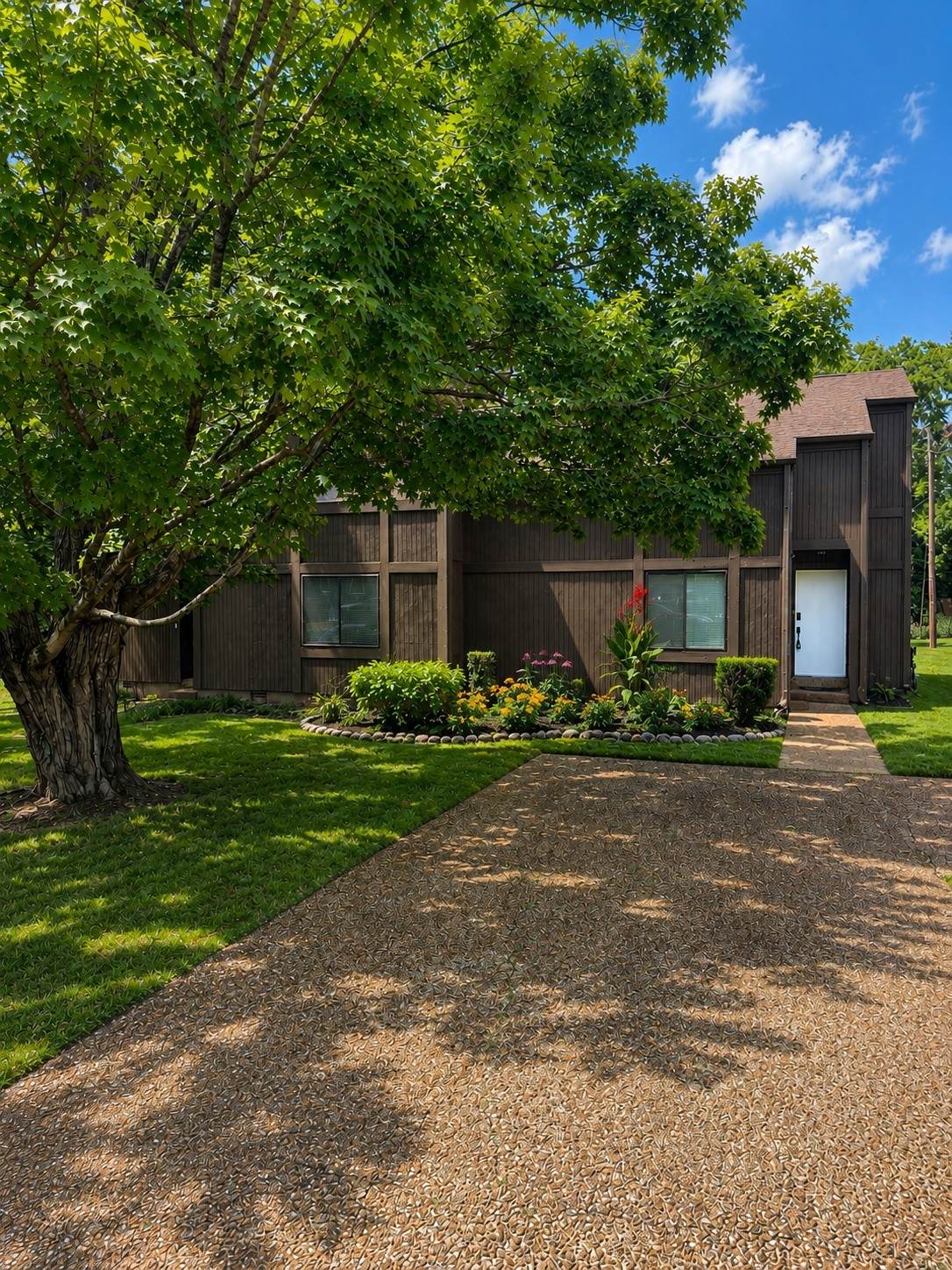 552 Doral Country Dr - Photo 1