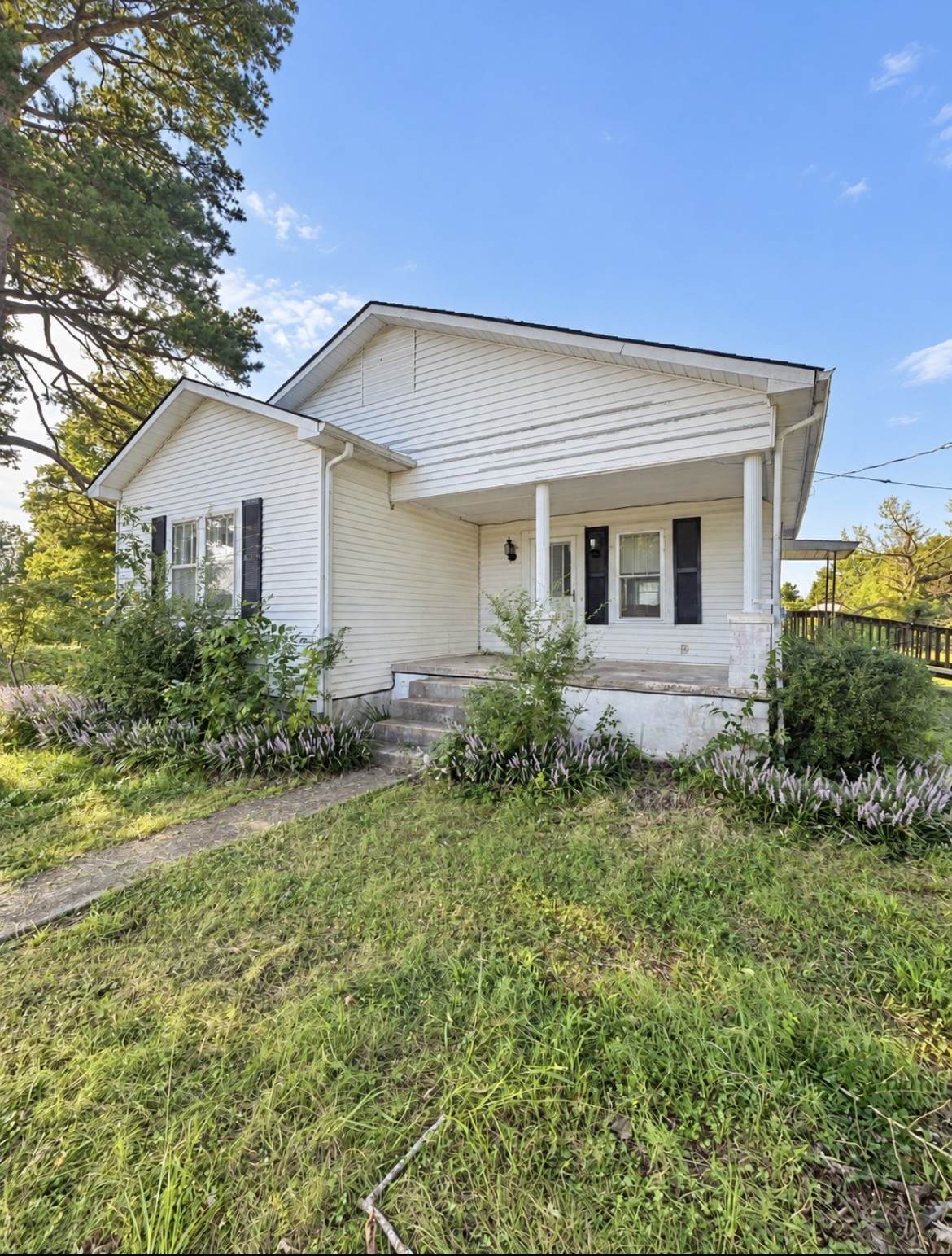 560 State Line Rd - Photo 1