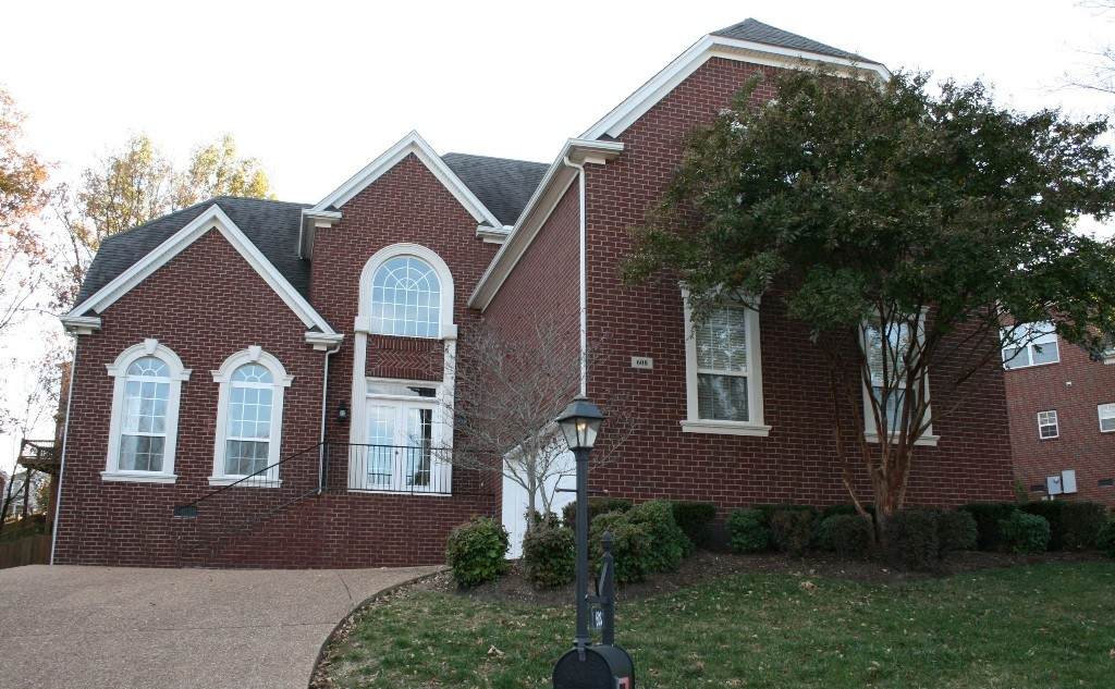608 Banbury Pl - Photo 1