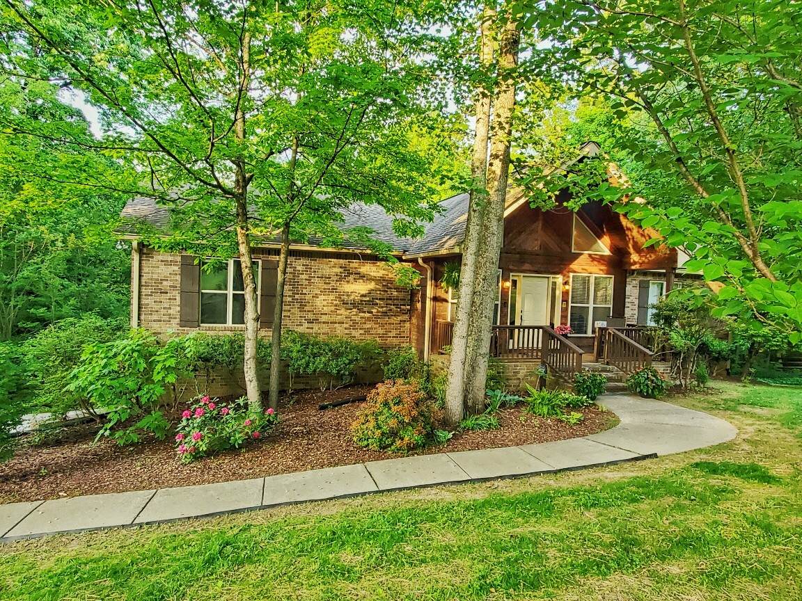 1003 Red Oak Dr - Photo 1