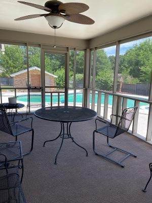 1202 Greenbriar St - Photo 1