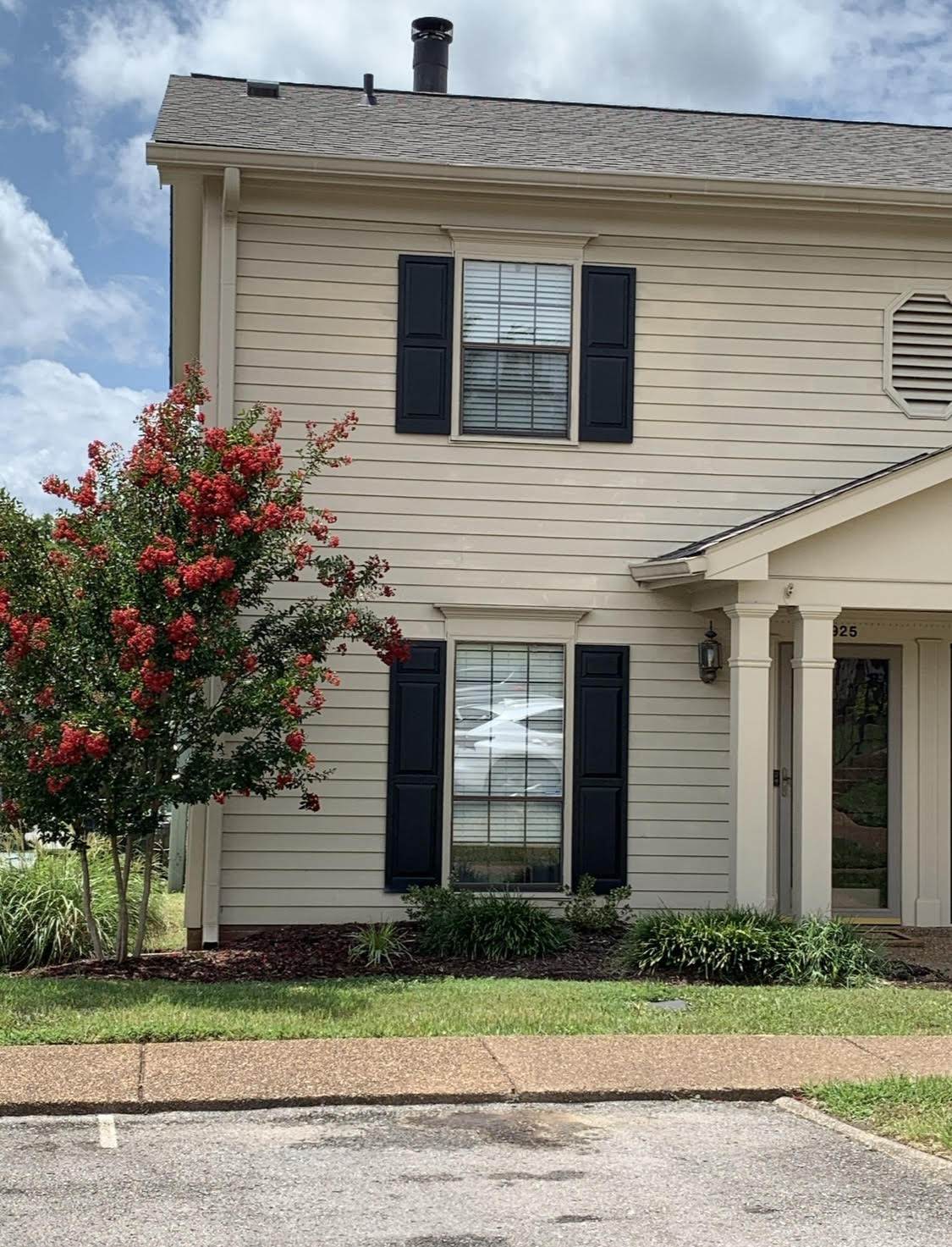 925 Brentwood Pt - Photo 1