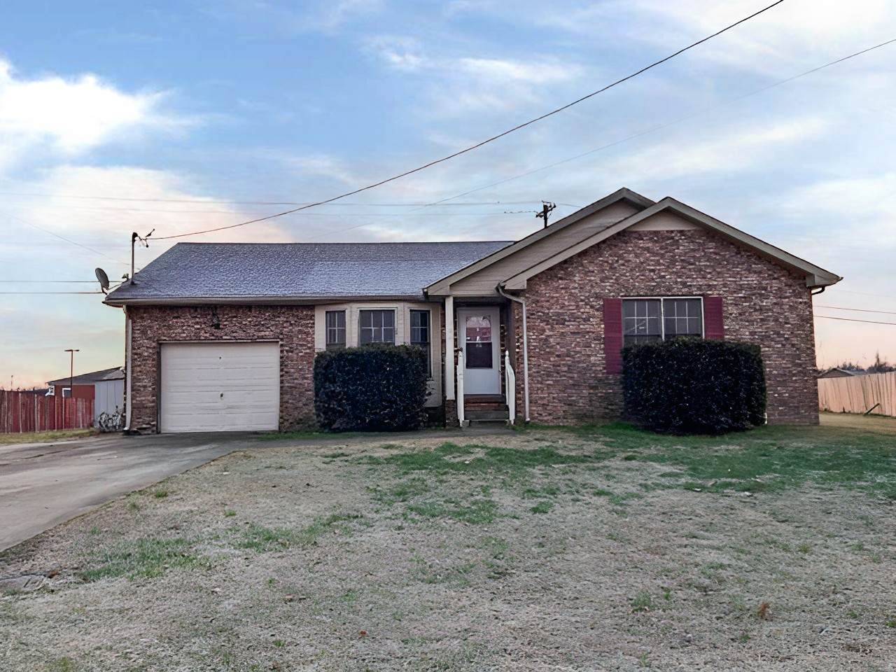 256 Moncrest Dr - Photo 1