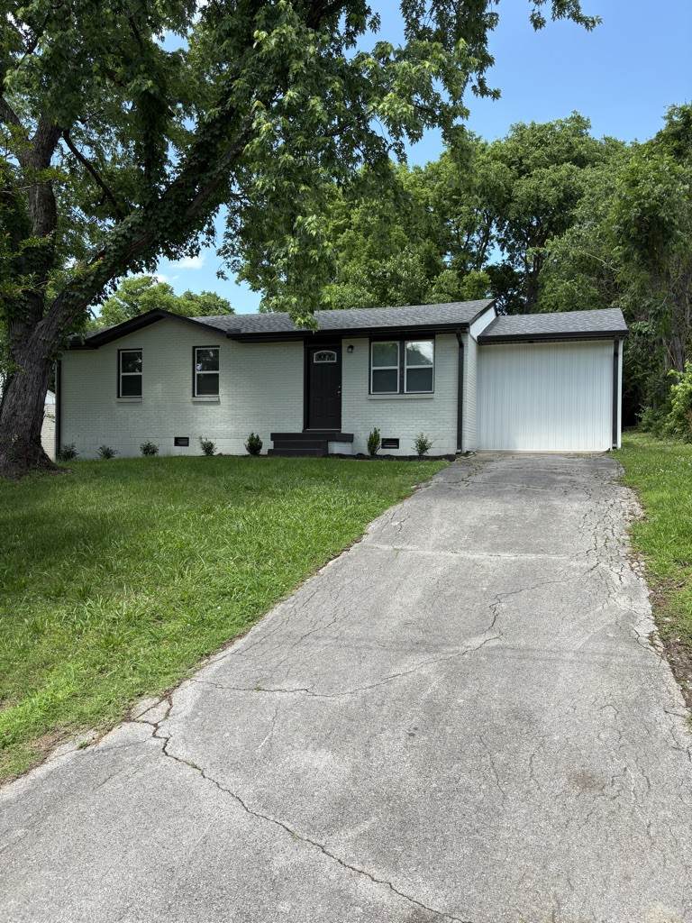 1914 Louanne Dr - Photo 1