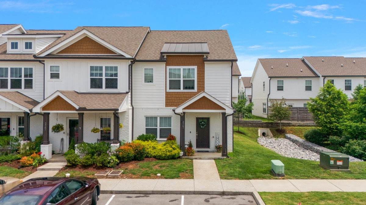 2163 Bayport Ave - Photo 1