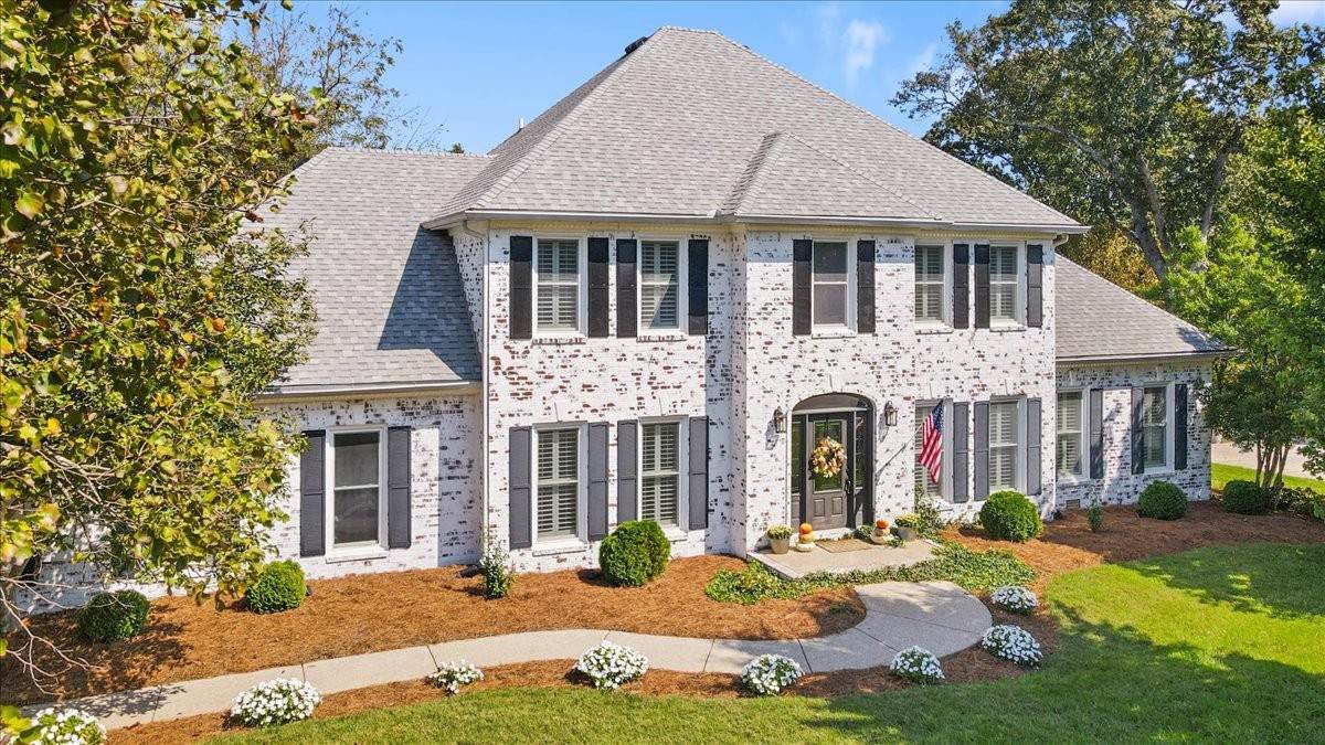 1802 Somerset Dr - Photo 1