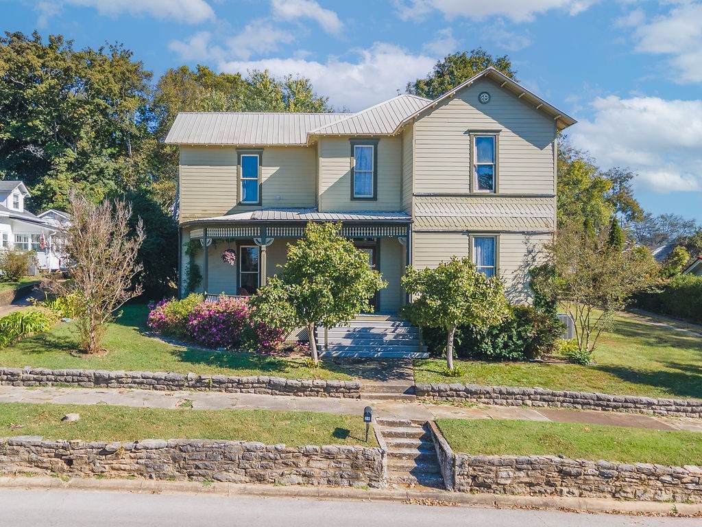 318 W Jefferson St - Photo 1