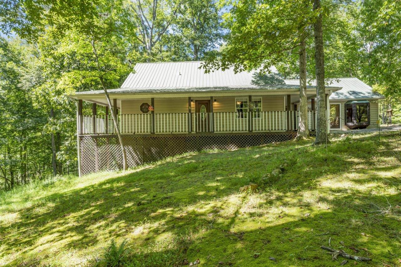 1678 Four Seasons Dr - Photo 1
