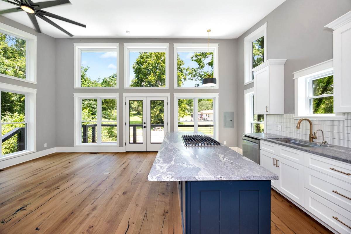 320 Park St - Photo 1