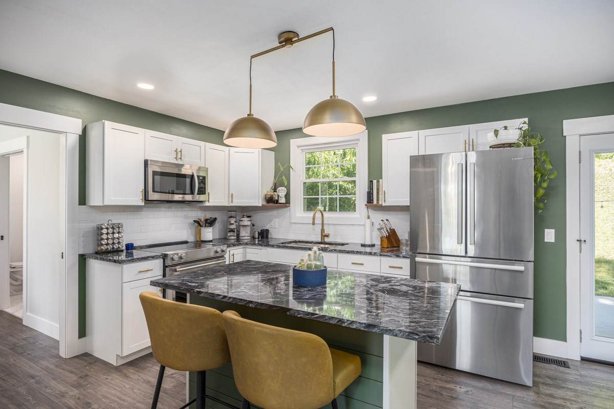 642 Hicks Rd - Photo 1