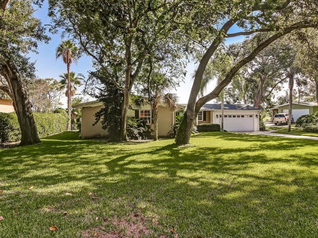 201 Lighthouse Circle - Photo 1