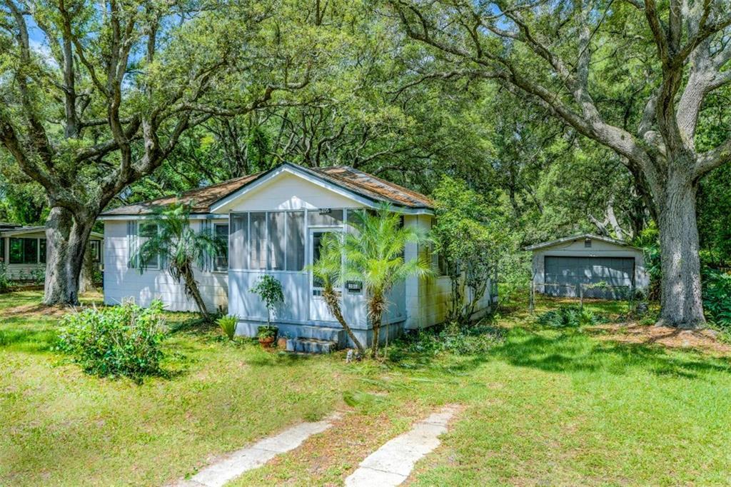 205 16TH Street - Photo 1