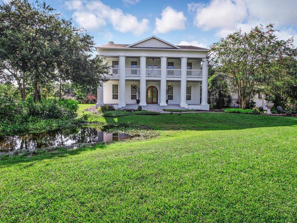 3058 Riverside Drive - Photo 1