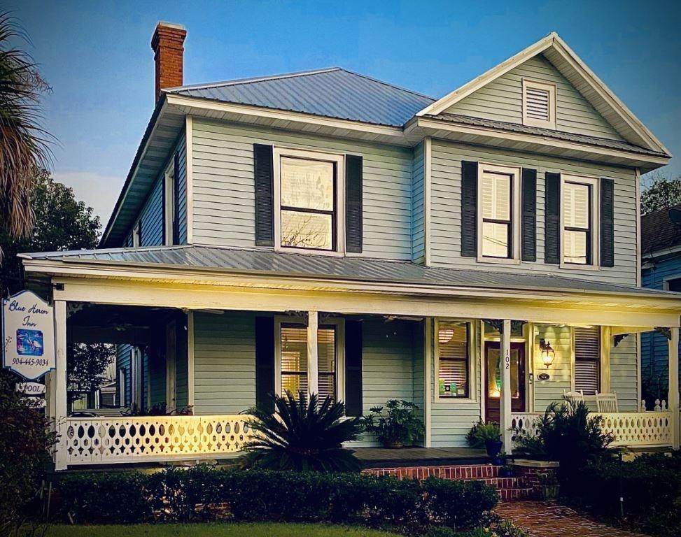 102 7TH Street - Photo 1