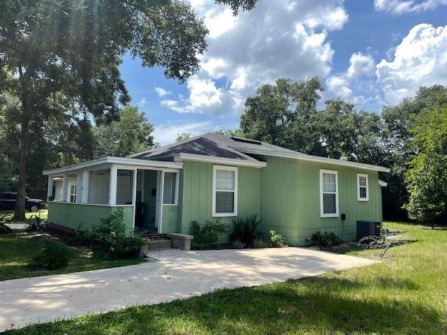 713 10TH Street - Photo 1