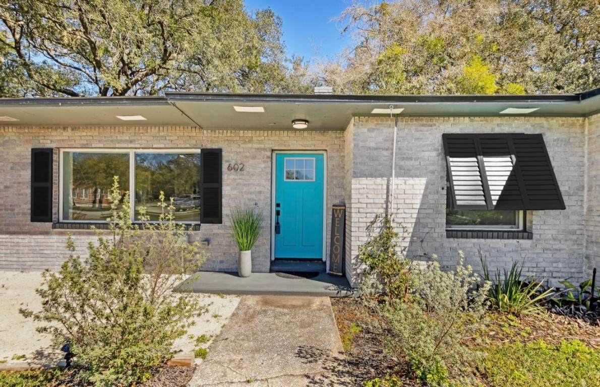 602 11TH Street - Photo 1