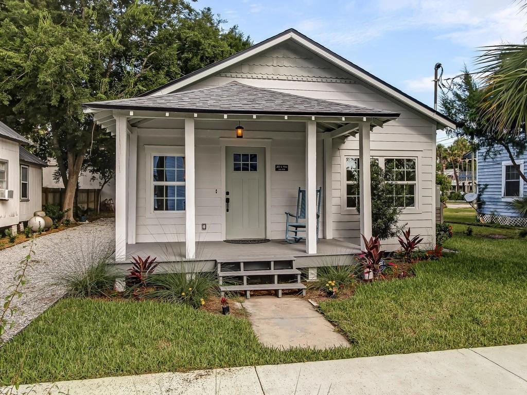 205 9TH Street - Photo 1