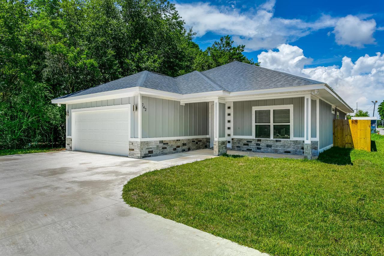 736 Commanche Street - Photo 1