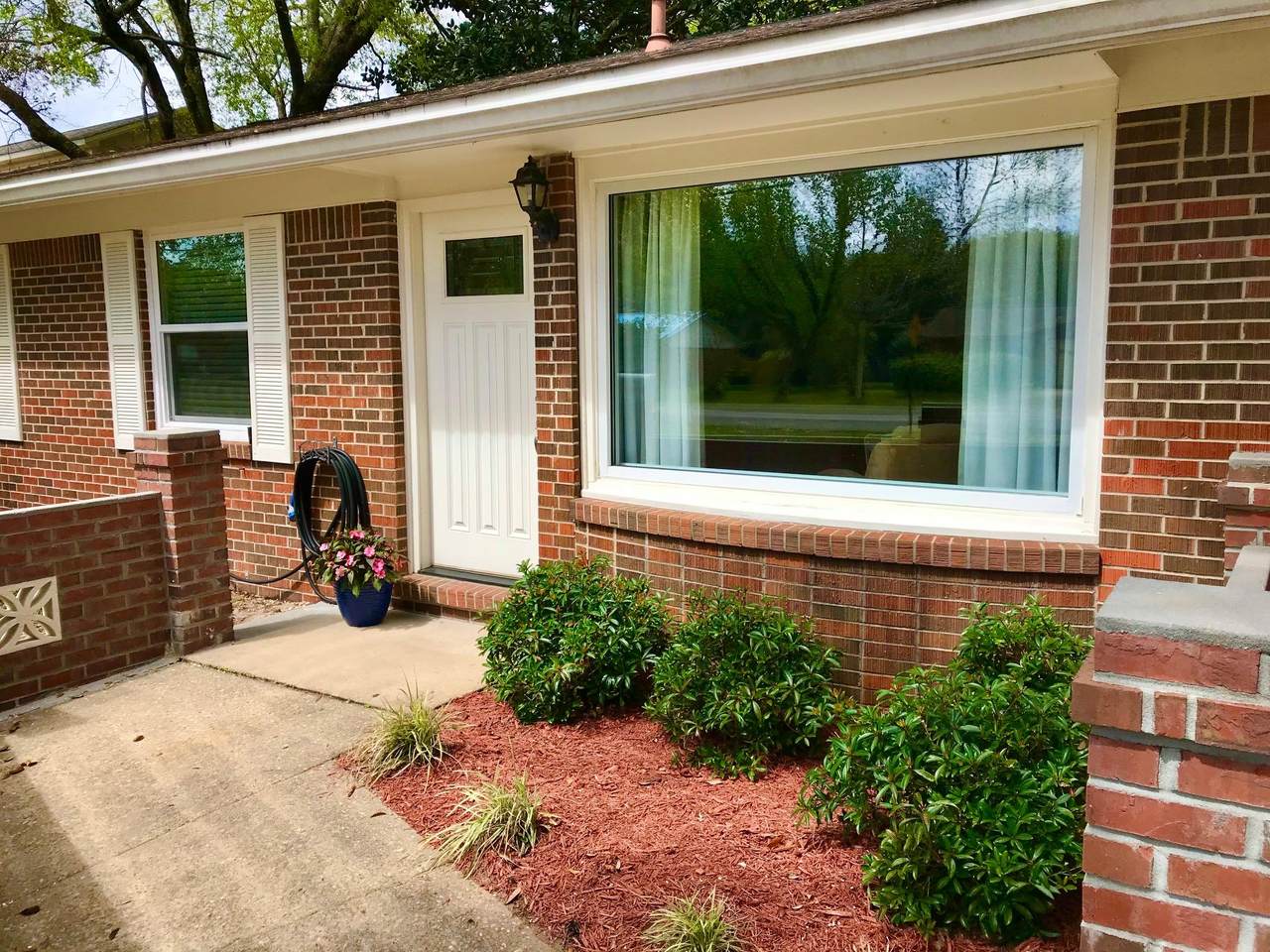 407 Paradise Road - Photo 1