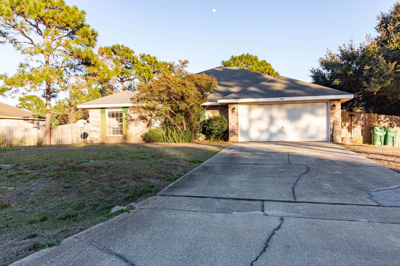 1920 Pelican Lane - Photo 1