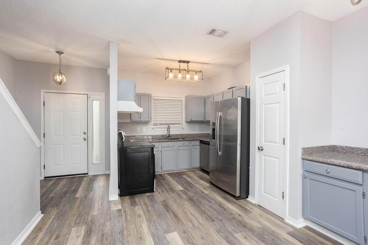 7225 Crown Court - Photo 1