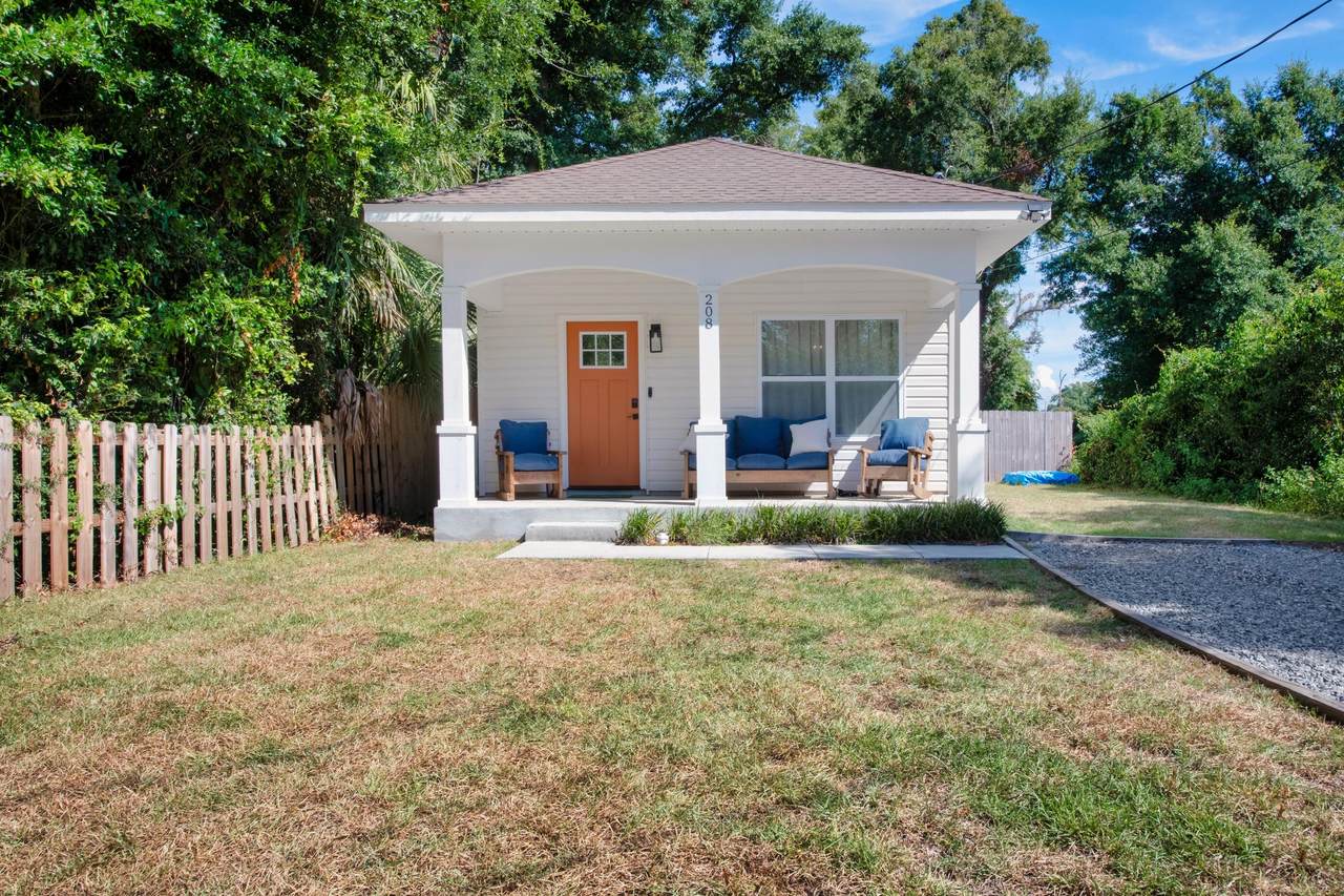 208 Yonge Street - Photo 1