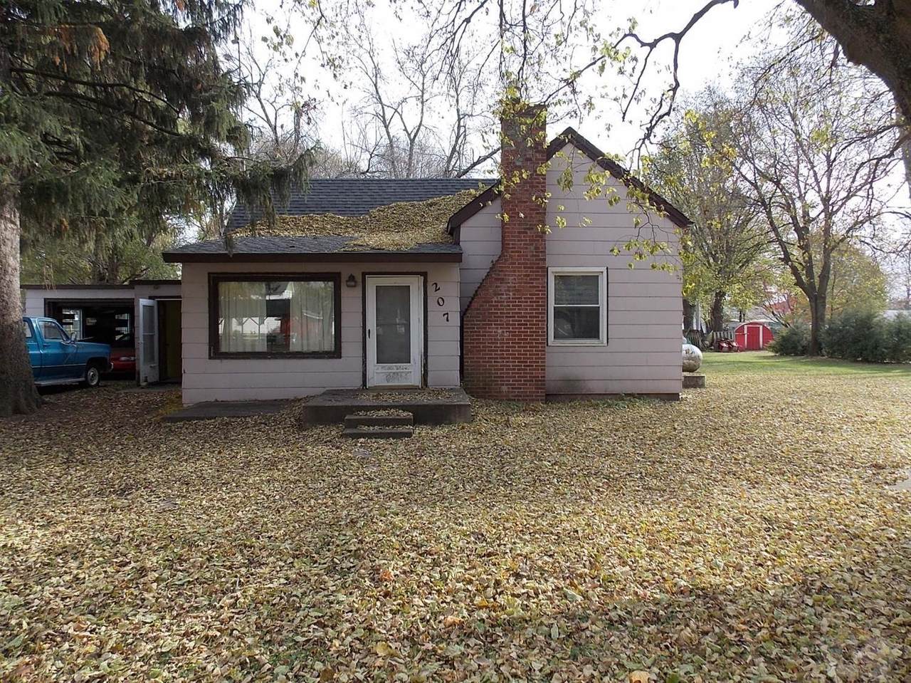 207 4th St S - Photo 1