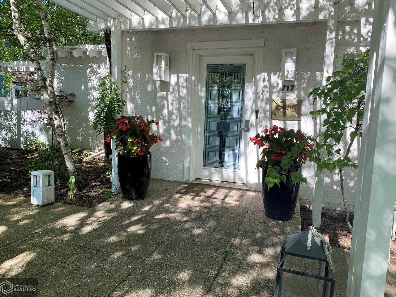 717 Shore Drive - Photo 1