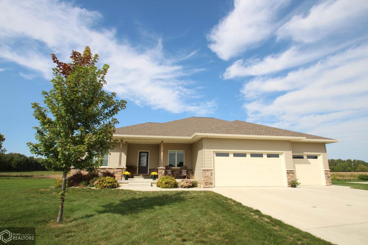 740 Hemlock - Photo 1