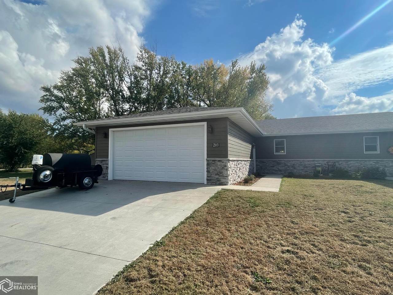 203 Sterling Drive - Photo 1