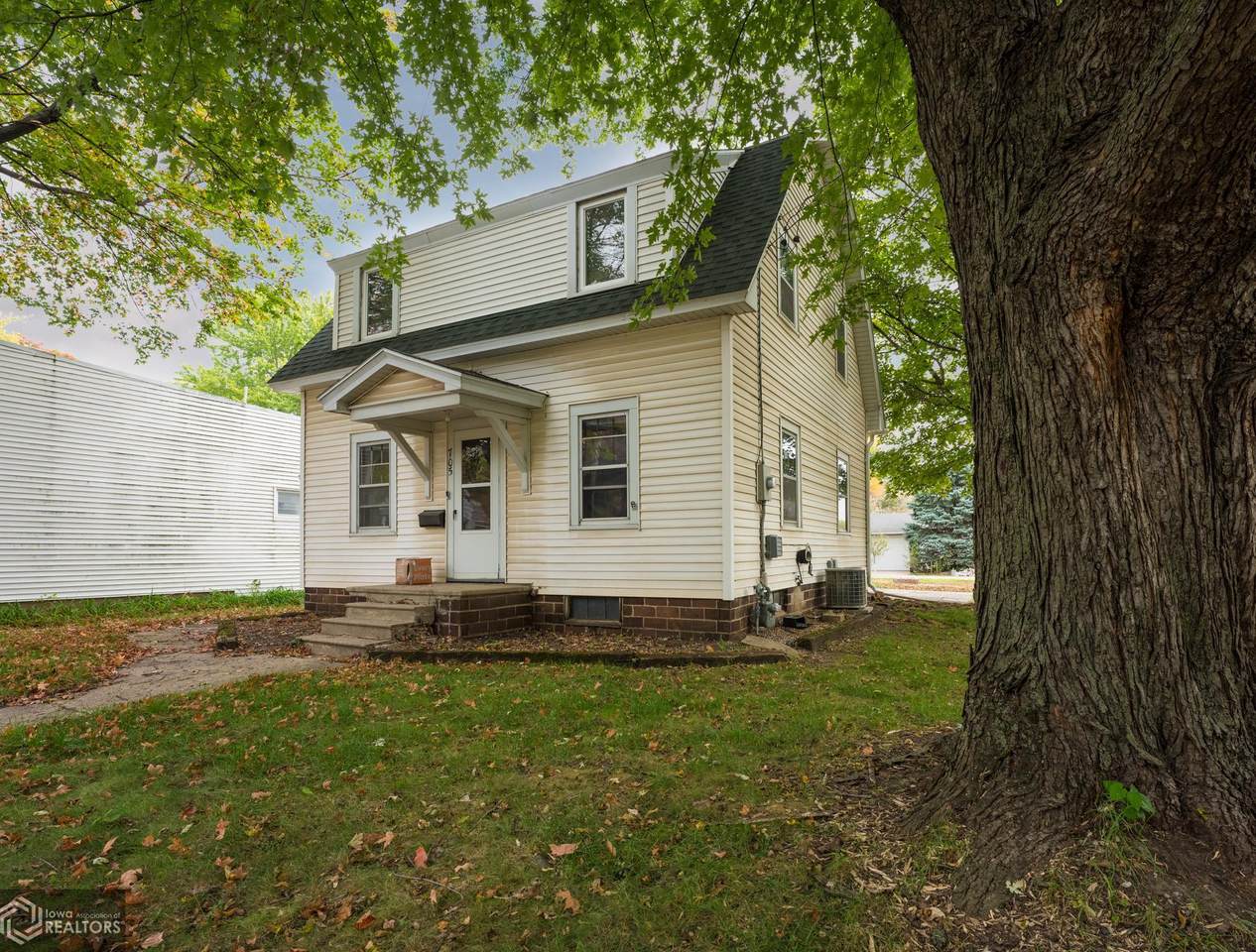 705 Carolina Avenue - Photo 1