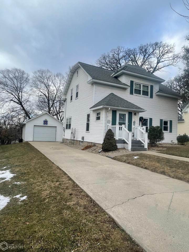 107 8th Street - Photo 1