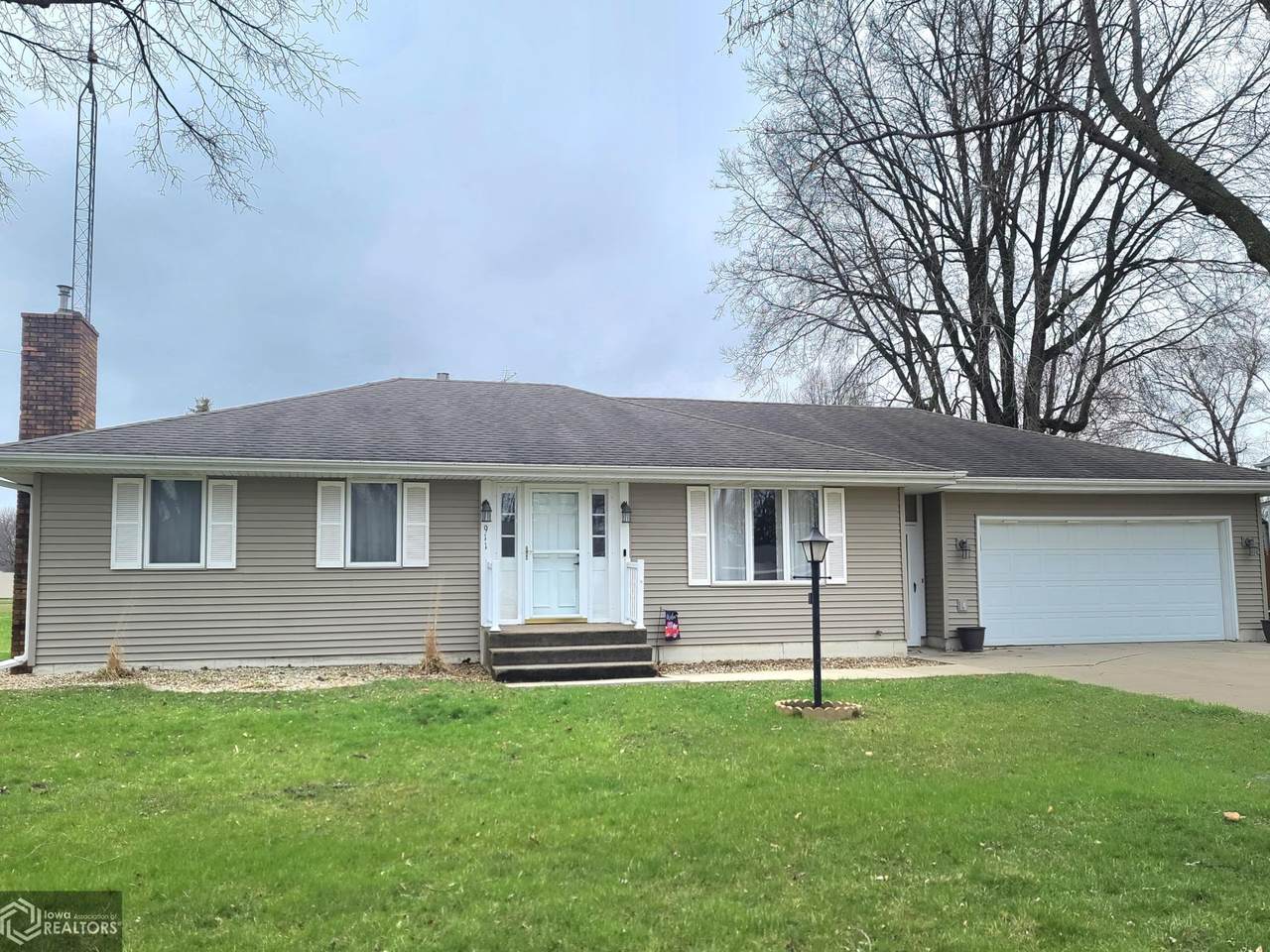 911 9th Street - Photo 1