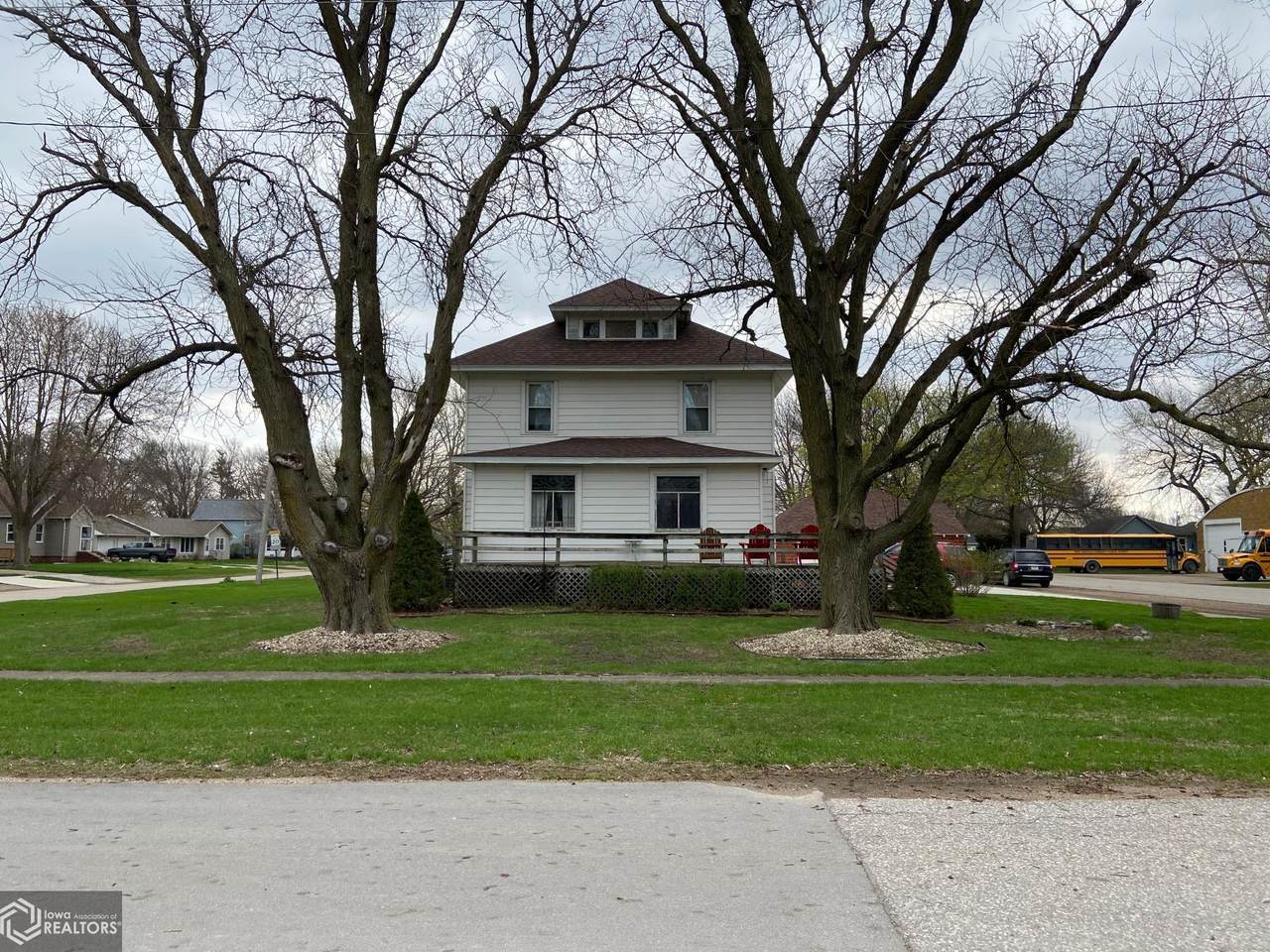 405 Linden Street - Photo 1